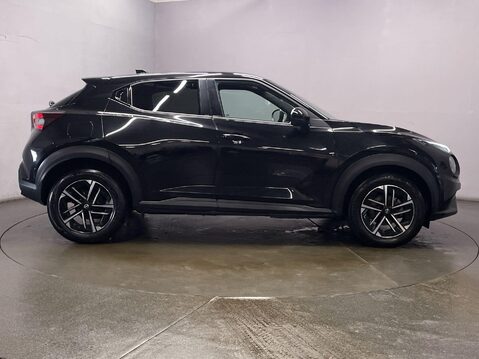 Nissan Juke 1.0 DIG-T N-Connecta SUV 5dr Petrol Manual Euro 6 (s/s) (114 ps) Alloy Whee 9