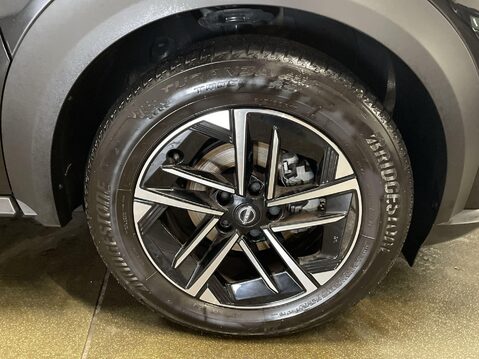 Nissan Juke 1.0 DIG-T N-Connecta SUV 5dr Petrol Manual Euro 6 (s/s) (114 ps) Alloy Whee 12