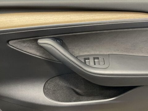 Tesla Model Y (Dual Motor) Long Range SUV 5dr Electric Auto 4WDE (384 bhp) Heated Seats 25