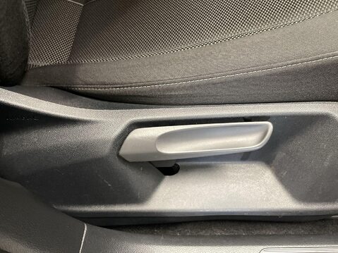 Volkswagen T-Roc 1.0 TSI Life SUV 5dr Petrol Manual Euro 6 (s/s) (110 ps) Start Stop 22