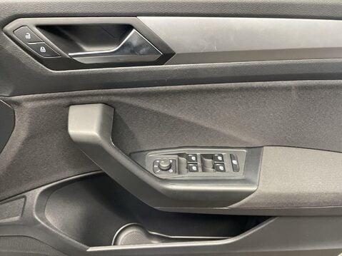 Volkswagen T-Roc 1.0 TSI Life SUV 5dr Petrol Manual Euro 6 (s/s) (110 ps) Start Stop 23