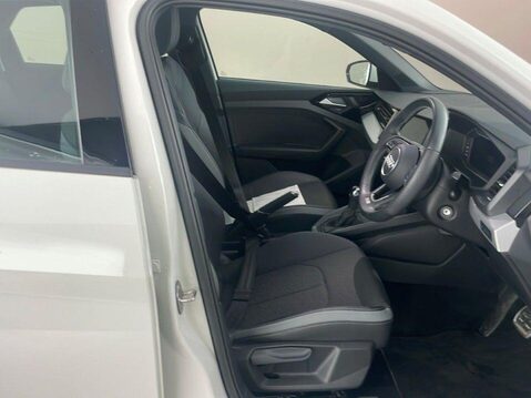 Audi A1 1.0 TFSI 25 S line Sportback 5dr Petrol S Tronic Euro 6 (s/s) (95 ps) 1 Own 9