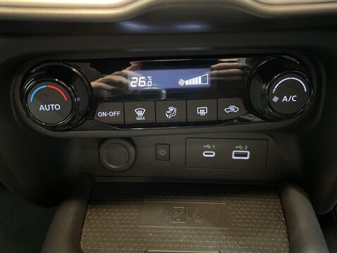 Nissan Juke 1.0 DIG-T N-Connecta SUV 5dr Petrol Manual Euro 6 (s/s) (114 ps) Alloy Whee 27