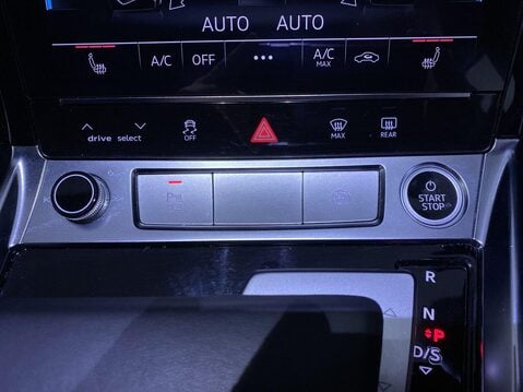 Audi E-Tron 55 S line SUV 5dr Electric Auto quattro 95kWh (408 ps) Cruise - 1 Owner - S 29