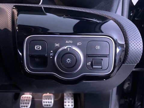 Mercedes-Benz A Class 1.3 A200 AMG Line (Executive) Hatchback 5dr Petrol Manual Euro 6 (s/s) (163 23