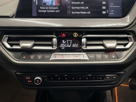 BMW 1 Series 1.5 118i Sport Hatchback 5dr Petrol DCT Euro 6 (s/s) (140 ps) 1 Owner - Sat 28