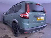 Dacia Jogger 1.6 Hybrid EXTREME MPV 5dr Petrol Hybrid Auto Euro 6 (s/s) (140 ps) Sat Nav 14