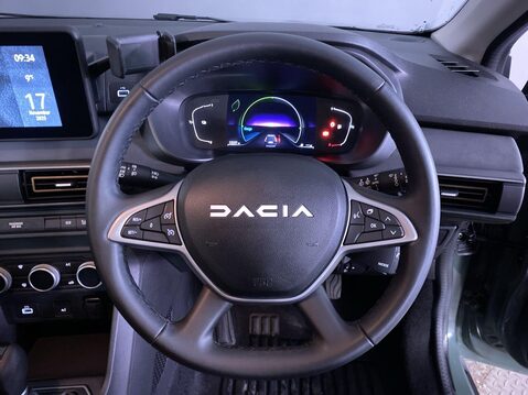 Dacia Jogger 1.6 Hybrid EXTREME MPV 5dr Petrol Hybrid Auto Euro 6 (s/s) (140 ps) Sat Nav 16