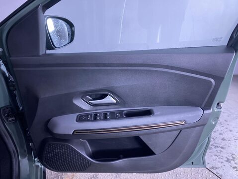 Dacia Jogger 1.6 Hybrid EXTREME MPV 5dr Petrol Hybrid Auto Euro 6 (s/s) (140 ps) Sat Nav 27