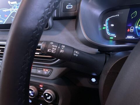 Dacia Jogger 1.6 Hybrid EXTREME MPV 5dr Petrol Hybrid Auto Euro 6 (s/s) (140 ps) Sat Nav 23