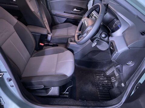 Dacia Jogger 1.6 Hybrid EXTREME MPV 5dr Petrol Hybrid Auto Euro 6 (s/s) (140 ps) Sat Nav 15