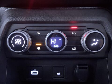 Dacia Jogger 1.6 Hybrid EXTREME MPV 5dr Petrol Hybrid Auto Euro 6 (s/s) (140 ps) Sat Nav 31