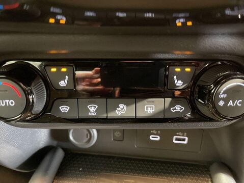 Nissan Juke 1.0 DIG-T Tekna SUV 5dr Petrol Manual Euro 6 (s/s) (114 ps) 23