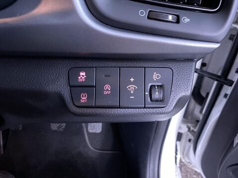 Kia Rio 1.2 1 Hatchback 5dr Petrol Manual Euro 6 (s/s) (83 bhp) Air Con - Alloys Wh 24