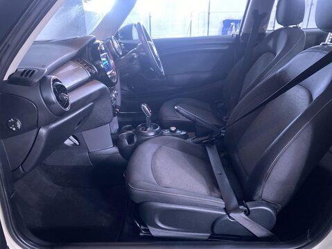 Mini Hatch 1.5 Cooper Hatchback 3dr Petrol Steptronic Euro 6 (s/s) (136 ps) Air Con - 17