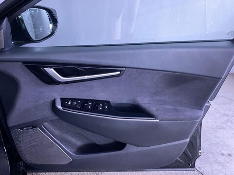 Kia EV6 77.4kWh GT Hatchback 5dr Electric Auto AWD (576 bhp) Sensors - 1 Owner - Sa 27