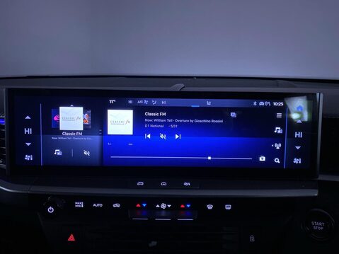 Vauxhall Grandland 1.2 MHEV GS SUV 5dr Petrol Hybrid e-DCT Euro 6 (s/s) (136 ps) Half Leather 30