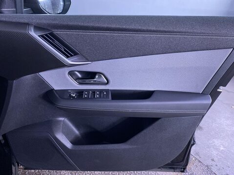 Vauxhall Grandland 1.2 MHEV GS SUV 5dr Petrol Hybrid e-DCT Euro 6 (s/s) (136 ps) Half Leather 27