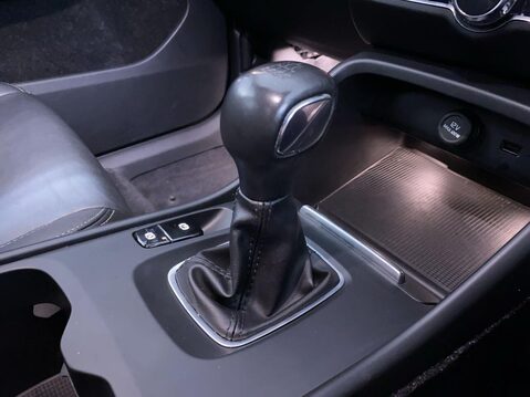 Volvo XC40 1.5 T3 Inscription SUV 5dr Petrol Manual Euro 6 (s/s) (163 ps) Leather - Cr 21