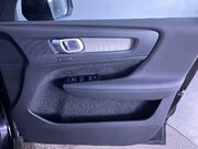 Volvo XC40 1.5 T3 Inscription SUV 5dr Petrol Manual Euro 6 (s/s) (163 ps) Leather - Cr 27