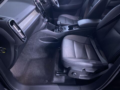 Volvo XC40 1.5 T3 Inscription SUV 5dr Petrol Manual Euro 6 (s/s) (163 ps) Leather - Cr 17