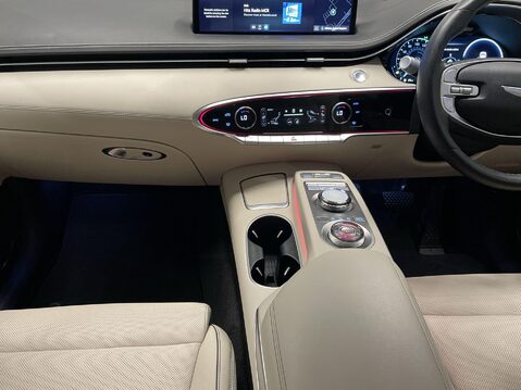 Genesis GV70 2.5T Luxury SUV 5dr Petrol Auto 4WD Euro 6 (s/s) (304 ps) 16