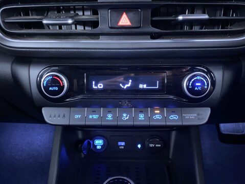 Hyundai KONA 1.6 h-GDi Premium SUV 5dr Petrol Hybrid DCT Euro 6 (s/s) (141 ps) Bluetooth 31