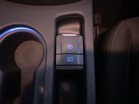 Hyundai KONA 1.6 h-GDi Premium SUV 5dr Petrol Hybrid DCT Euro 6 (s/s) (141 ps) Bluetooth 32