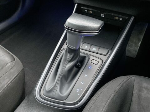 Hyundai BAYON 1.0 T-GDi MHEV SE Connect SUV 5dr Petrol Hybrid DCT Euro 6 (s/s) (100 ps) B 12