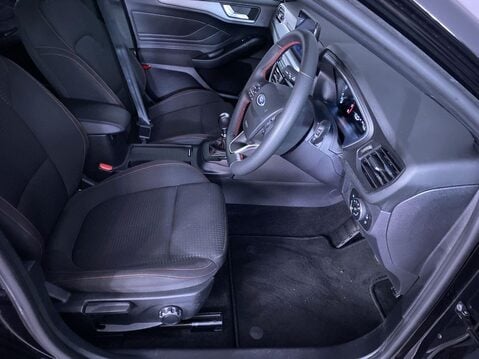 Ford Focus 1.0T EcoBoost ST-Line Hatchback 5dr Petrol Manual Euro 6 (s/s) (125 ps) 1 O 15