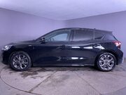 Ford Focus 1.0T EcoBoost ST-Line Hatchback 5dr Petrol Manual Euro 6 (s/s) (125 ps) 1 O 5