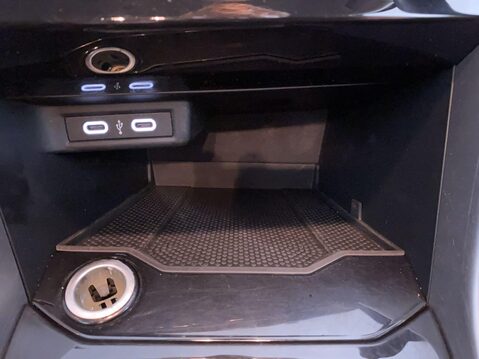 Volkswagen T-Roc 1.0 TSI Life SUV 5dr Petrol Manual Euro 6 (s/s) (110 ps) 29