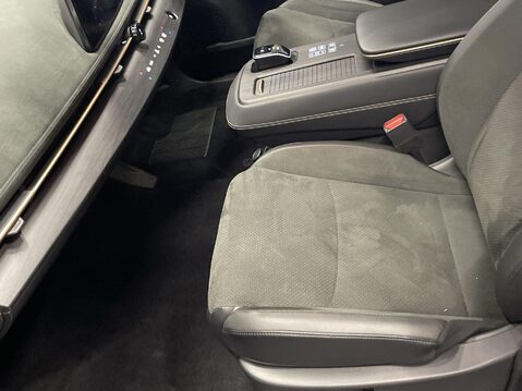 Nissan ARIYA 87kWh Evolve SUV 5dr Electric Auto 22kW Charger (242 ps) One Owner 17