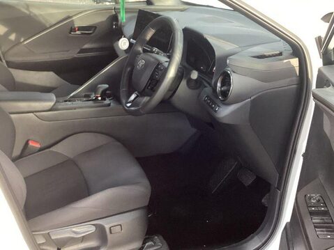 Toyota C-HR 2.0 VVT 13.6kWh Design SUV 5dr Petrol Plug-in Hybrid CVT Euro 6 (s/s) (223 9