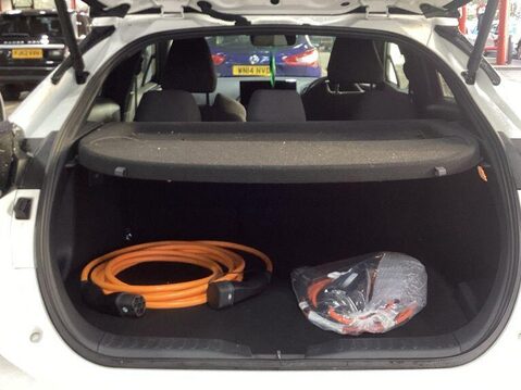 Toyota C-HR 2.0 VVT 13.6kWh Design SUV 5dr Petrol Plug-in Hybrid CVT Euro 6 (s/s) (223 7