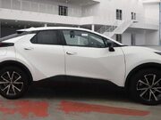 Toyota C-HR 2.0 VVT 13.6kWh Design SUV 5dr Petrol Plug-in Hybrid CVT Euro 6 (s/s) (223 5