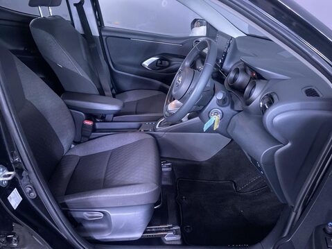 Toyota Yaris 1.5 VVT-h Design Hatchback 5dr Petrol Hybrid E-CVT Euro 6 (s/s) (116 ps) DA 15