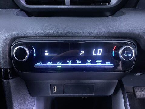 Toyota Yaris 1.5 VVT-h Design Hatchback 5dr Petrol Hybrid E-CVT Euro 6 (s/s) (116 ps) DA 31