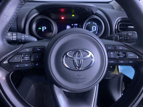 Toyota Yaris 1.5 VVT-h Design Hatchback 5dr Petrol Hybrid E-CVT Euro 6 (s/s) (116 ps) DA 22
