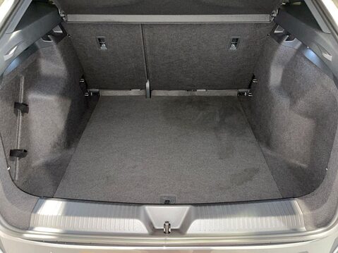 Cupra Tavascan 77kWh V1 SUV Coupe 5dr Electric Auto (286 ps) 1 Owner - Sensors - Sat Nav 12