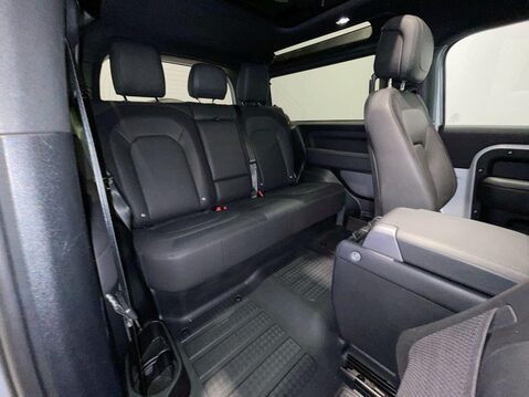 Land Rover Defender 3.0 D250 MHEV X-Dynamic HSE SUV 3dr Diesel Auto 4WD Euro 6 (s/s) (250 ps) R 16