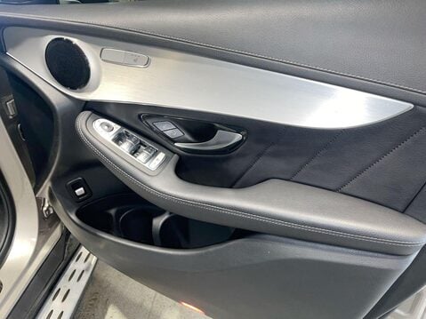 Mercedes-Benz GLC 2.0 GLC300d AMG Line (Premium) SUV 5dr Diesel G-Tronic+ 4MATIC Euro 6 (s/s) 25