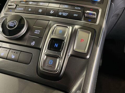 Hyundai SANTA FE 1.6 h T-GDi Premium SUV 5dr Petrol Hybrid Auto Euro 6 (s/s) (230 ps) Leathe 19