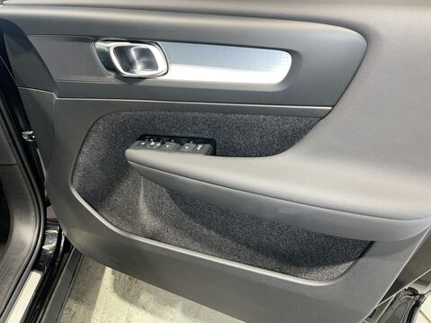 Volvo XC40 1.5h T4 Recharge 10.7kWh Core SUV 5dr Petrol Plug-in Hybrid Auto Euro 6 (s/ 23