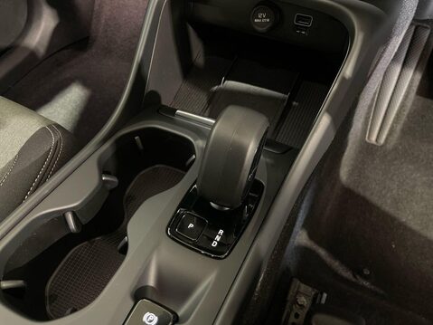 Volvo XC40 1.5h T4 Recharge 10.7kWh Core SUV 5dr Petrol Plug-in Hybrid Auto Euro 6 (s/ 19