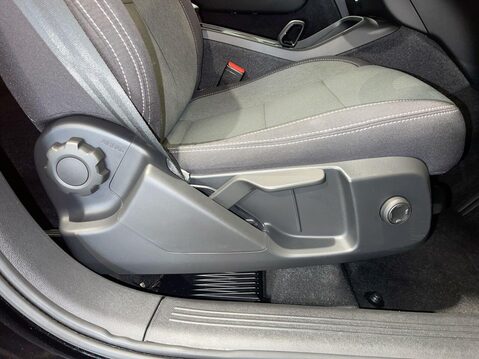 Volvo XC40 1.5h T4 Recharge 10.7kWh Core SUV 5dr Petrol Plug-in Hybrid Auto Euro 6 (s/ 22