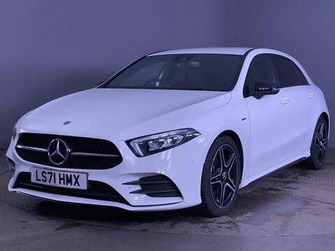 Mercedes-Benz A Class 2.0 A180d AMG Line Edition (Executive) Hatchback 5dr Diesel 8G-DCT Euro 6 ( 4