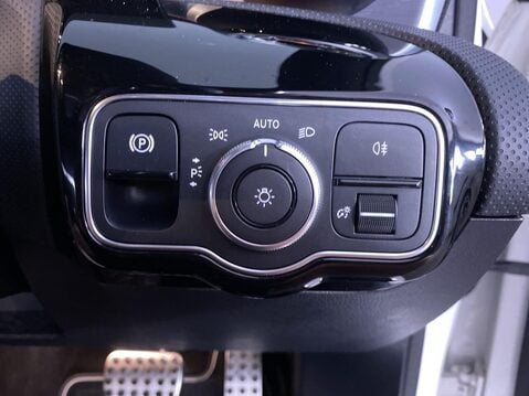 Mercedes-Benz A Class 2.0 A180d AMG Line Edition (Executive) Hatchback 5dr Diesel 8G-DCT Euro 6 ( 23