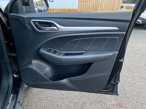 MG ZS 44.5kWh Exclusive SUV 5dr Electric Auto (143 ps) Parking Sensors - Alloys 17