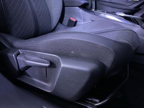 Peugeot 2008 1.2 PureTech Allure SUV 5dr Petrol EAT Euro 6 (s/s) (130 ps) 19